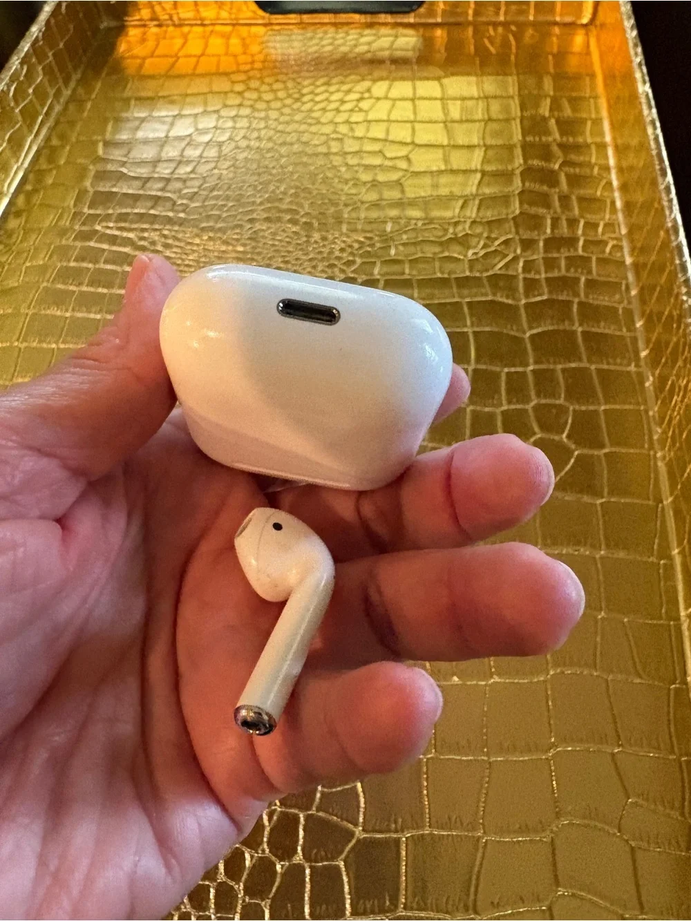 Apple White Wireless Earbuds